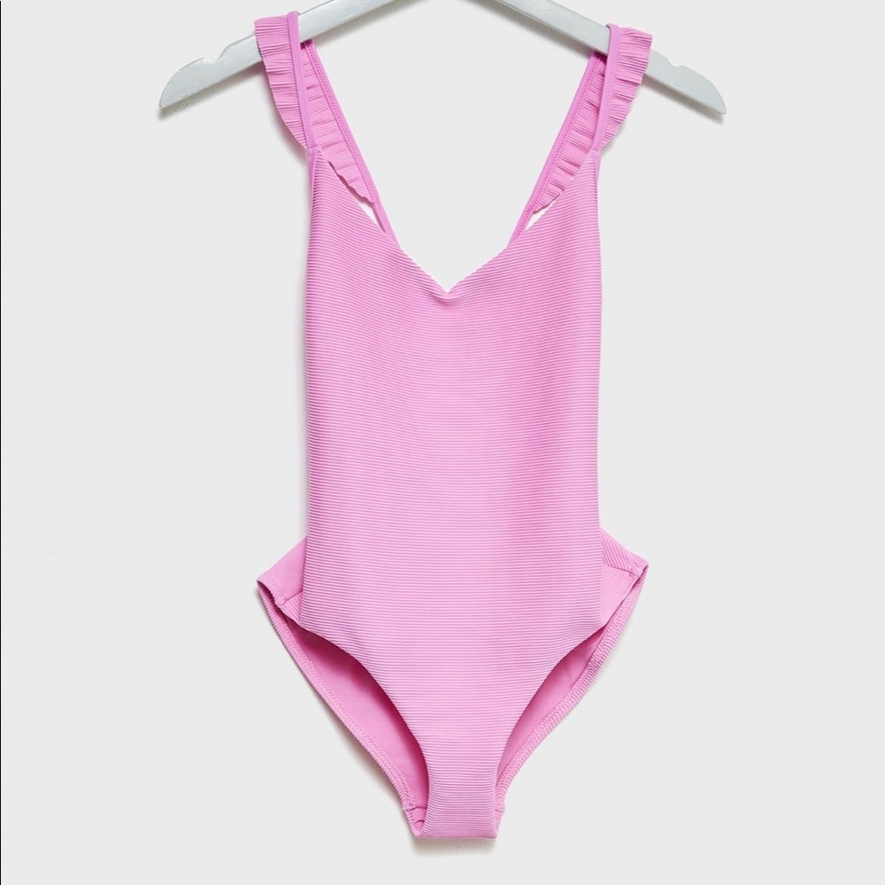 NWT TOPSHOP
Ruffle Detail Ribbed Swimsuit size 2